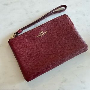 Coach corner zip wristlet/coin purse - burgundy